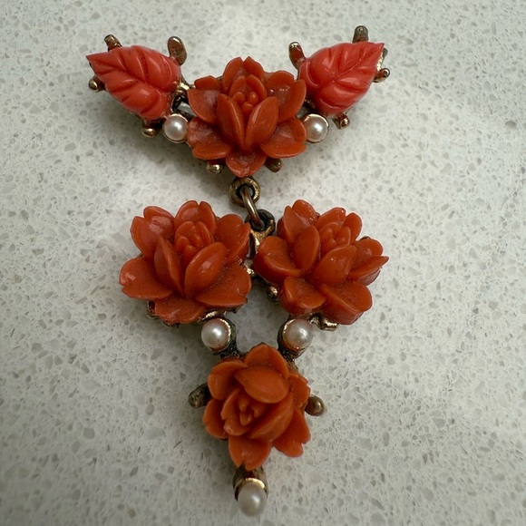 Vintage Dangle Brooch Pin Coral Roses Gold Tone Faux Seed Pearls Celluloid - Picture 2 of 8